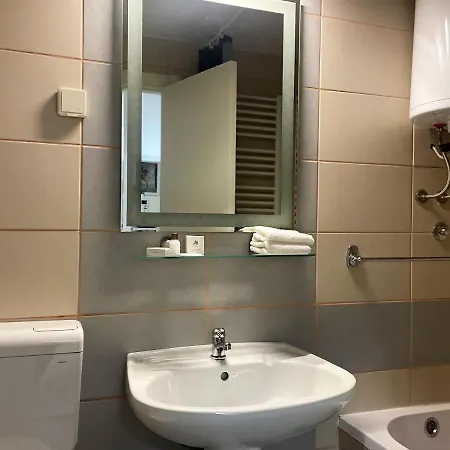 Teatar Apartman Hotel *